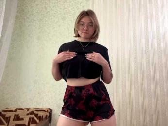 Sweetmeow webcam bongacams model stream image
