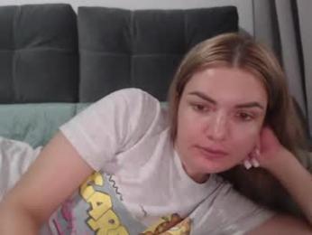 _hidden_frommymoom_ webcam model stream image