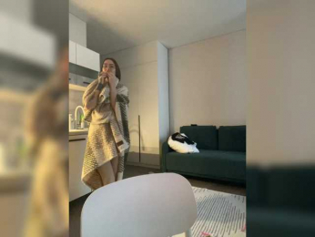 v_-_-_v webcam bongacams model stream image