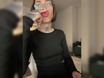 v_-_-_v webcam model stream image