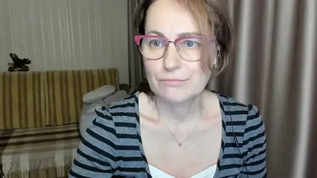 lauraoven webcam stripchat model stream image