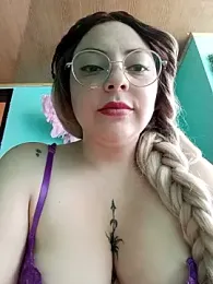 madelaine- webcam model stream image