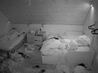 voyeurcam-julmodels-whitebed-2 webcam model stream image