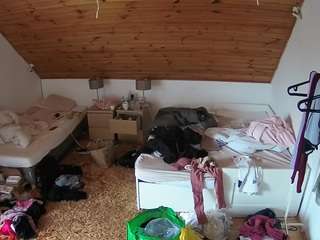 voyeurcam-julmodels-whitebed-2 webcam model stream image