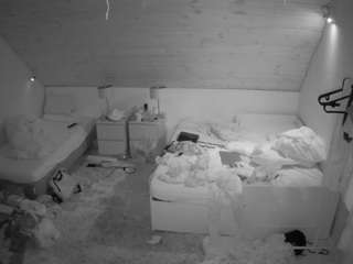 voyeurcam-julmodels-whitebed-2 webcam model stream image