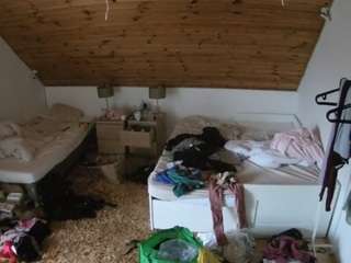 voyeurcam-julmodels-whitebed-2 webcam model stream image