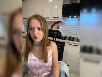 Lunaaaura webcam model stream image