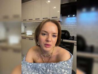 Lunaaaura webcam model stream image