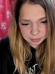 Zuli_Kiska webcam model stream image