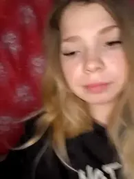 Zuli_Kiska webcam model stream image