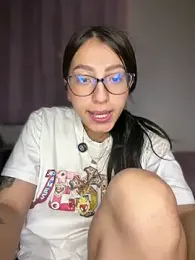 _QaraH webcam model stream image