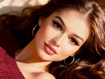 Bella webcam model stream image