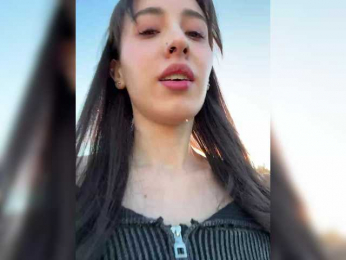 AlinaWey webcam model stream image