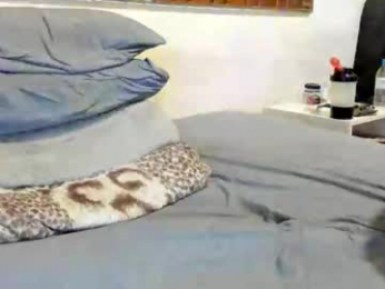 moderdelier webcam model stream image