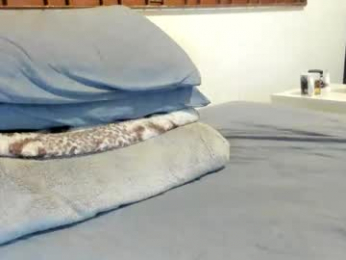 moderdelier webcam model stream image