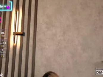 holl1would webcam model stream image