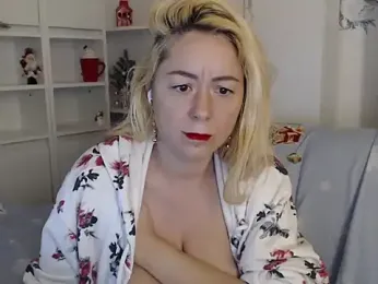 _karolynesyera_ webcam model stream image