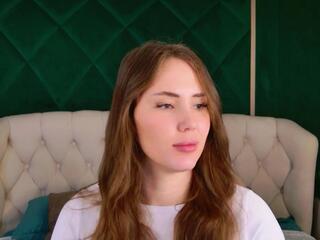 Ariel Miller webcam model stream image