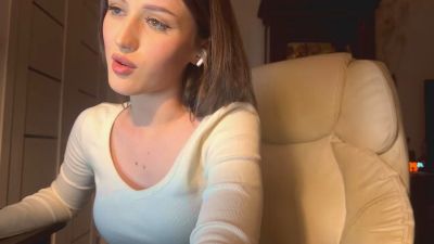 AdeliaDerousse webcam model stream image