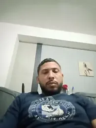 MAX_Jhonnson webcam model stream image