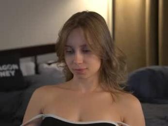 2girls_1dream webcam model stream image