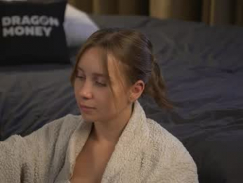 2girls_1dream webcam model stream image