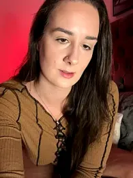 EllaMae webcam model stream image