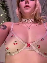 Crystal_Neko webcam model stream image