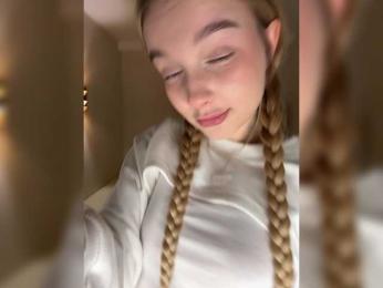 MimiMila webcam model stream image