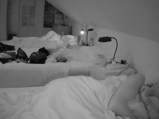 voyeurcam-julmodels-bed-3 webcam model stream image