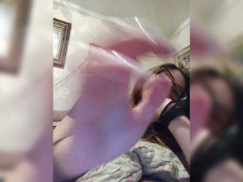 KittyMiracle webcam model stream image