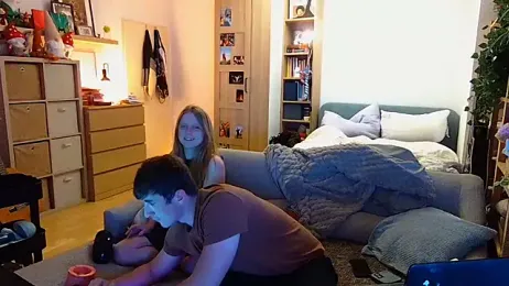 Goldensummar webcam model stream image