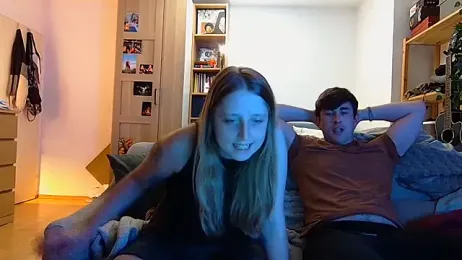 Goldensummar webcam model stream image