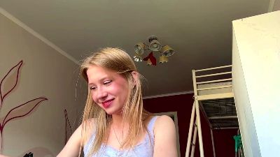 MayeArnott webcam model stream image