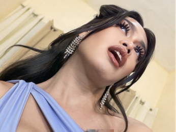 YlianaAduana webcam model stream image