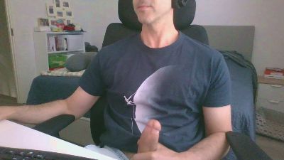 leo00870087 webcam model stream image