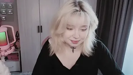 yumi_charm webcam model stream image