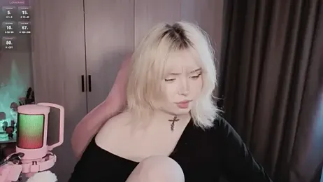 yumi_charm webcam model stream image