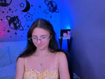 caroline_honeyy webcam model stream image