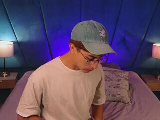 Aaron Ez webcam model stream image