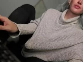 transnextdoor_ webcam model stream image