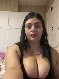 kriztal_pretty webcam model stream image