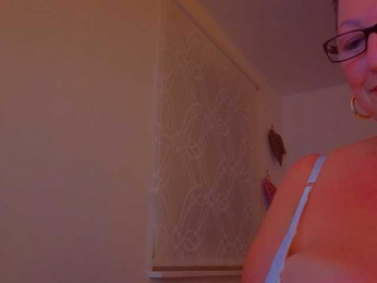 Connyat99 webcam model stream image