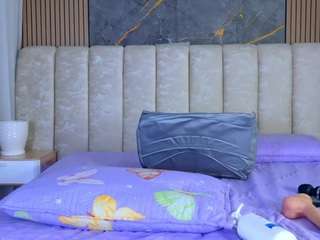 mia-scot webcam model stream image