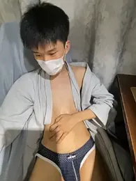 Zhang_yiovo webcam stripchat model stream image