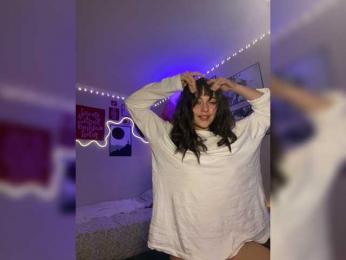 Emilia-aura webcam bongacams model stream image