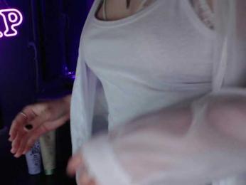 Cherry-Luna webcam model stream image