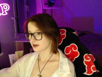 Cherry-Luna webcam model stream image