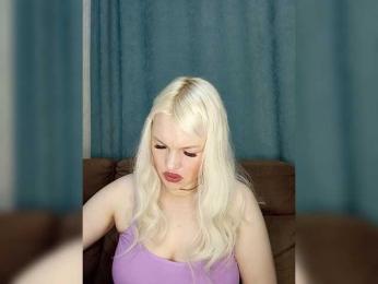 AlenkiyCvetochek webcam model stream image