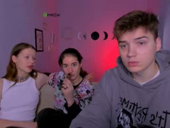 daisy_baby_ webcam model stream image